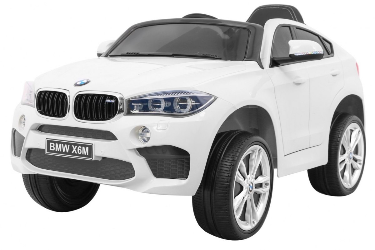 BMW X6M biela